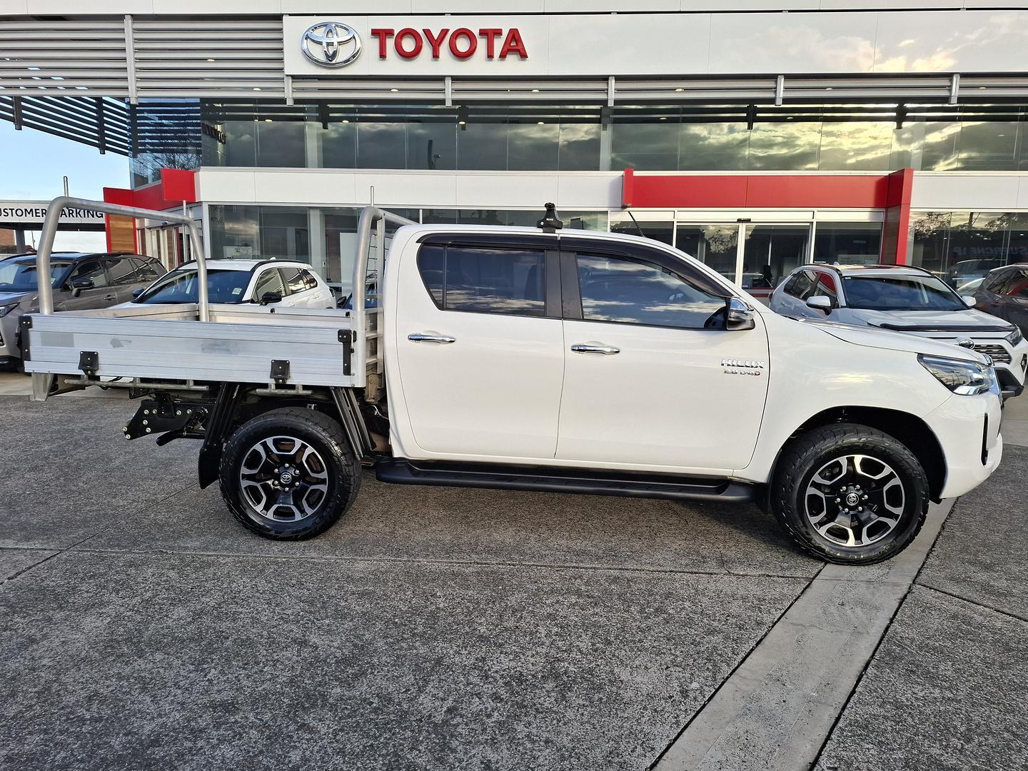 2021 Toyota Hilux SR5 in White