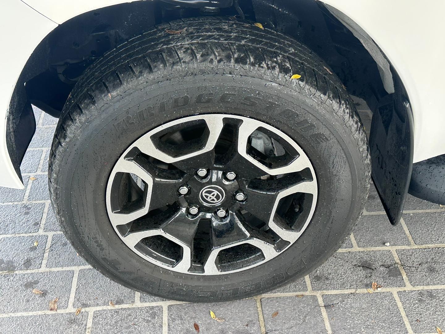 2021 Toyota Hilux SR5 in White