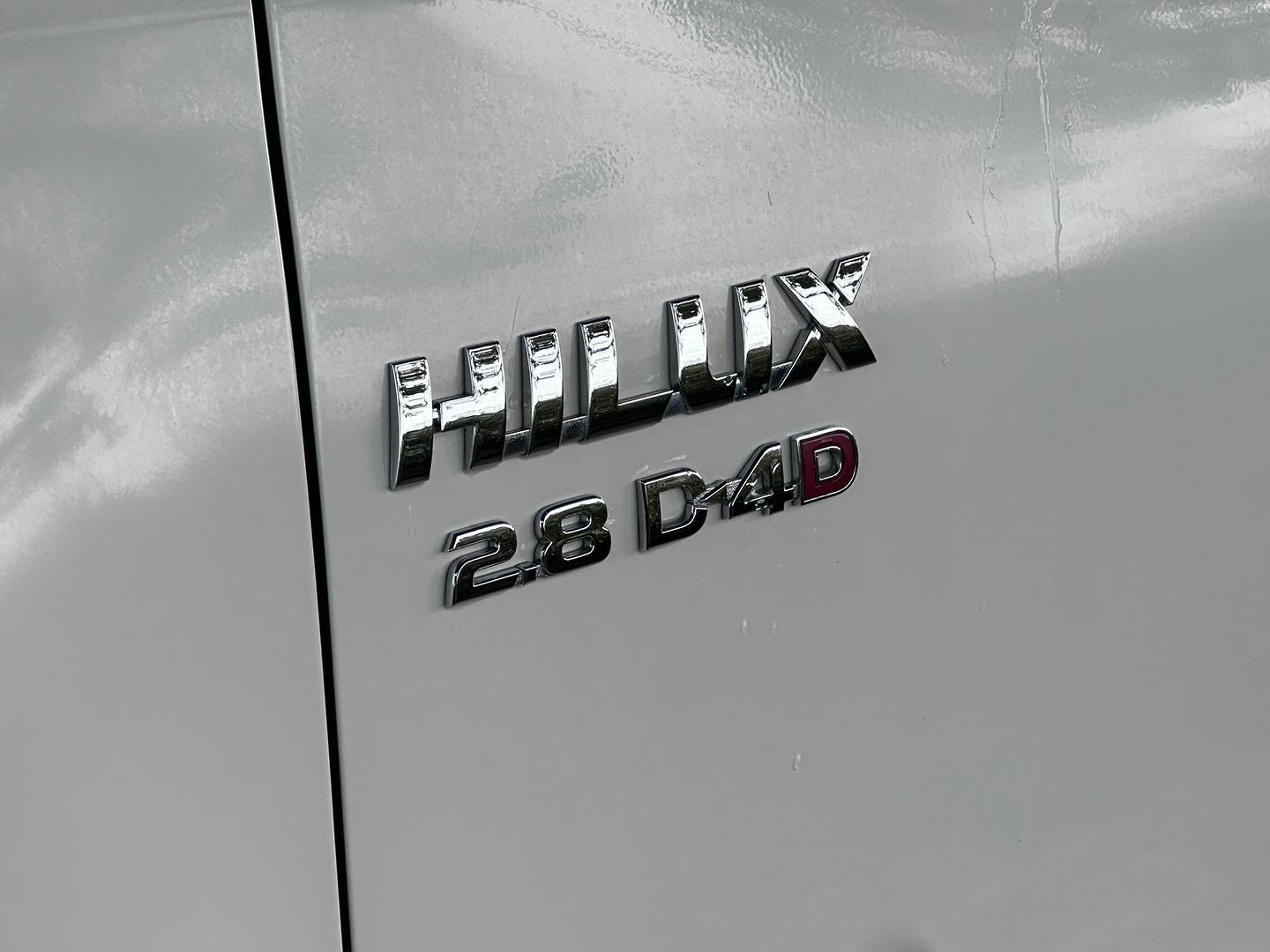 2021 Toyota Hilux SR5 in White
