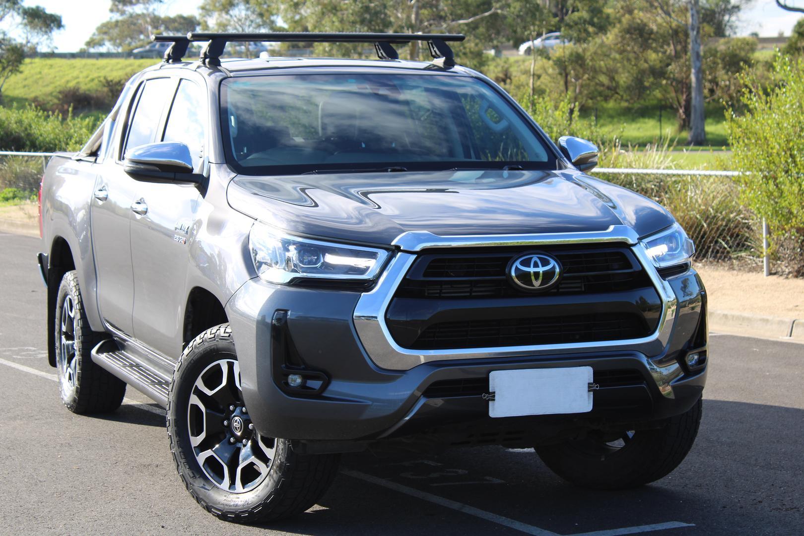 2021 Toyota Hilux SR5 in Silver