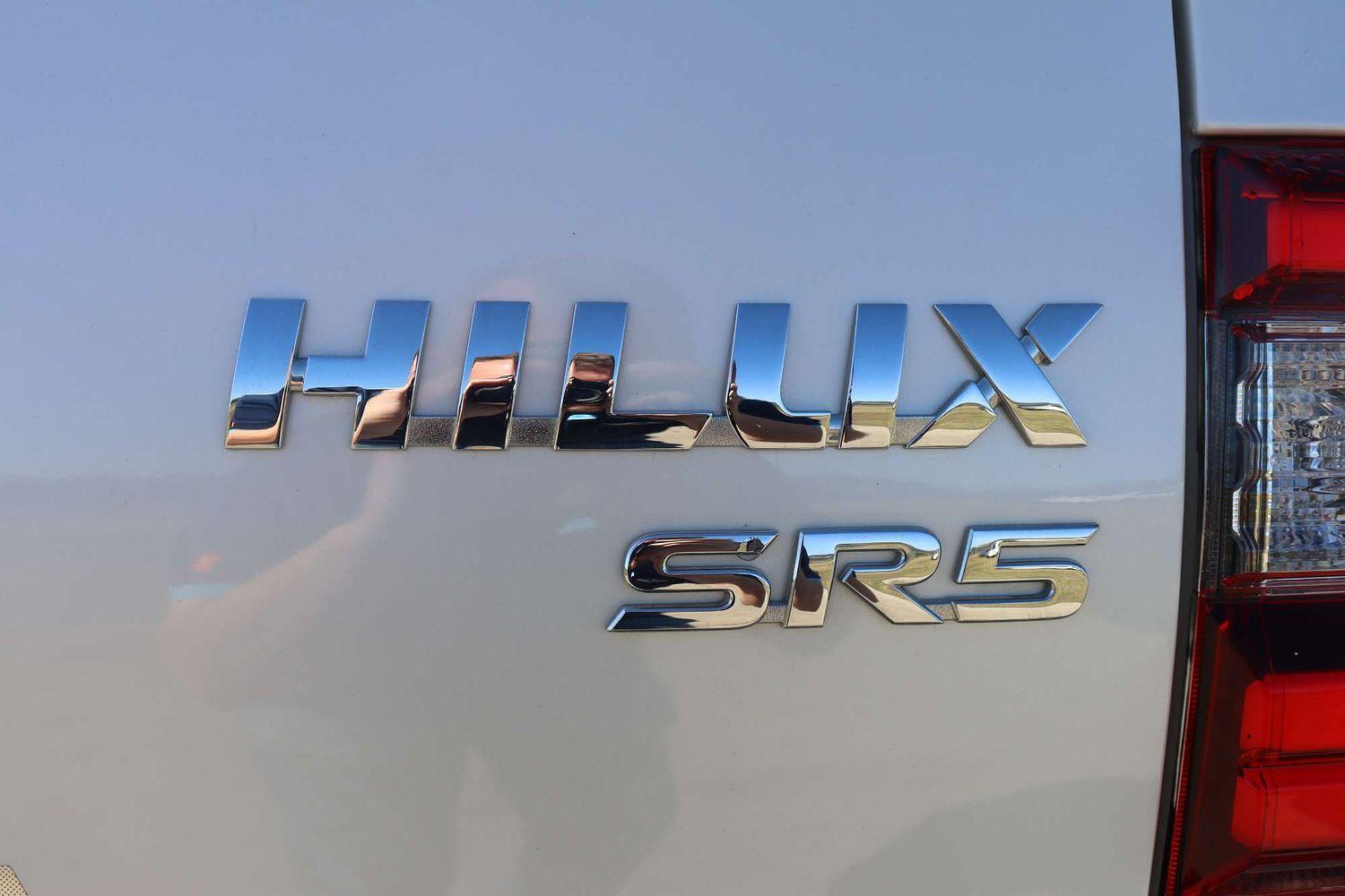 2021 Toyota Hilux SR5 in White