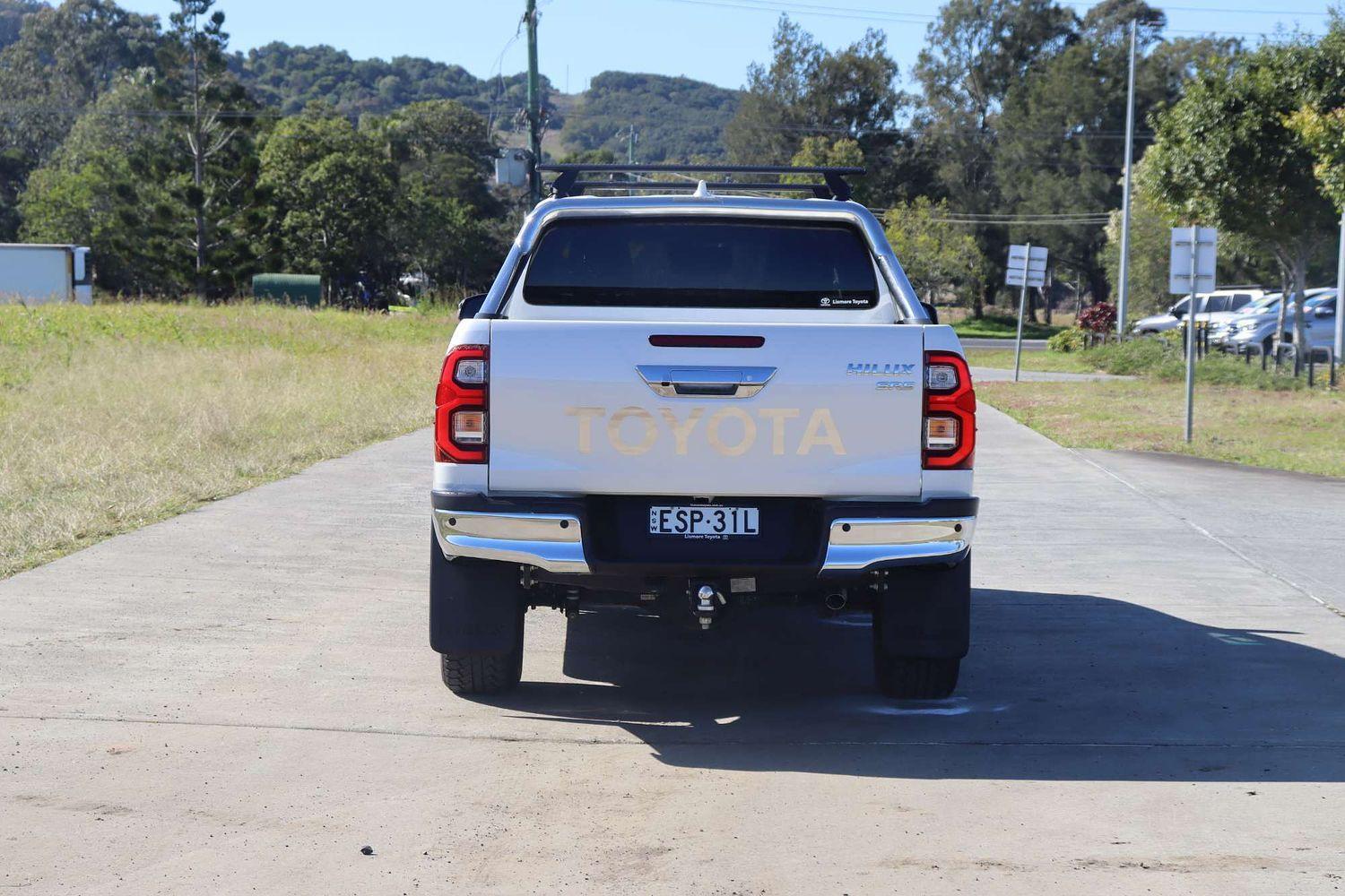 2021 Toyota Hilux SR5 in White