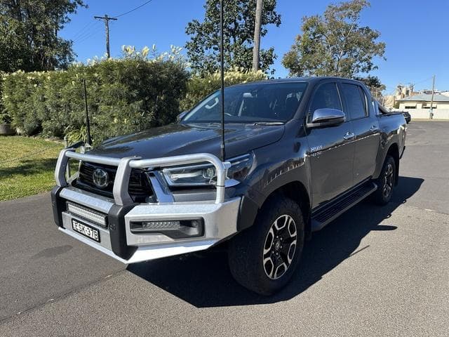 2022 Toyota Hilux SR5 in Silver