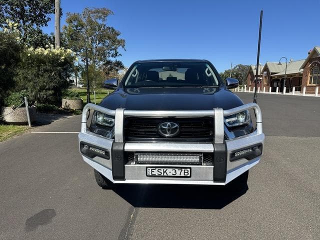 2022 Toyota Hilux SR5 in Silver