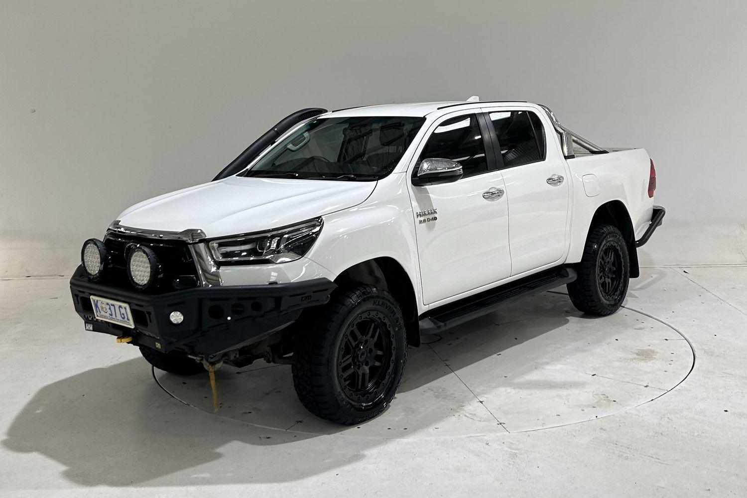 2022 Toyota Hilux SR5 in White