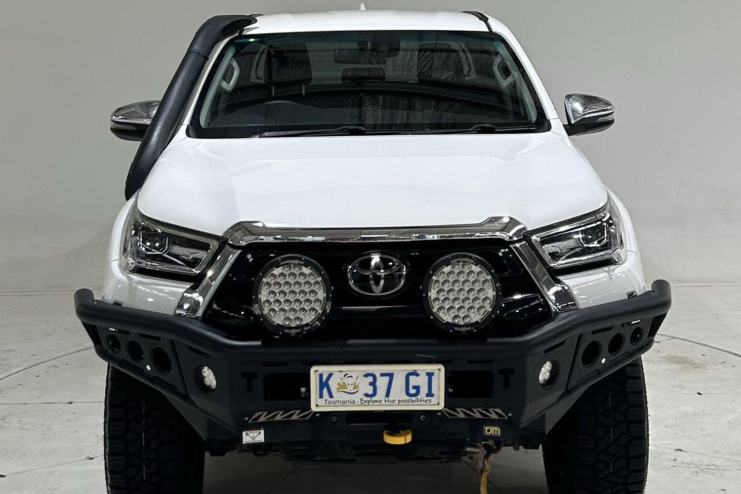 2022 Toyota Hilux SR5 in White
