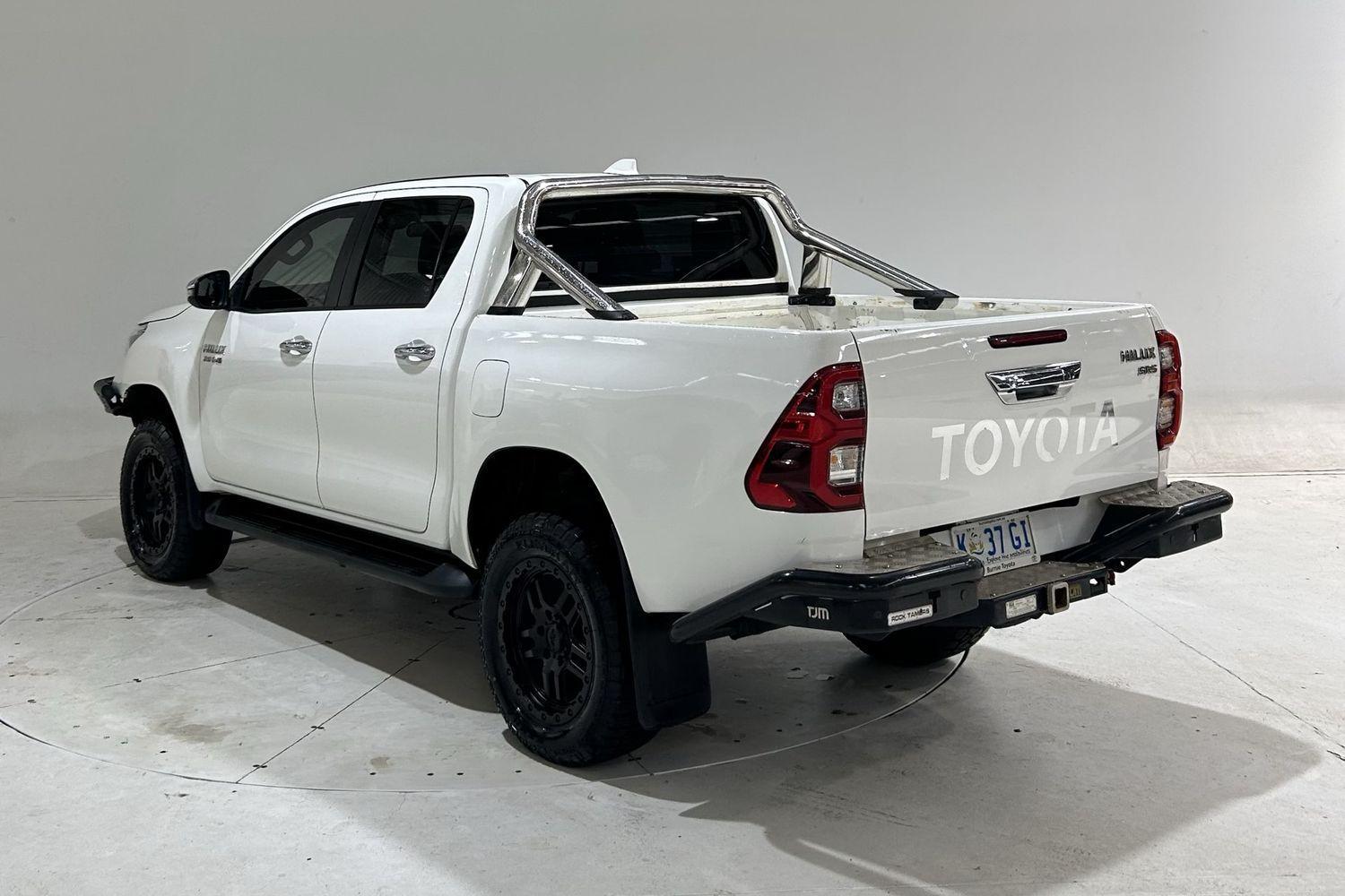 2022 Toyota Hilux SR5 in White