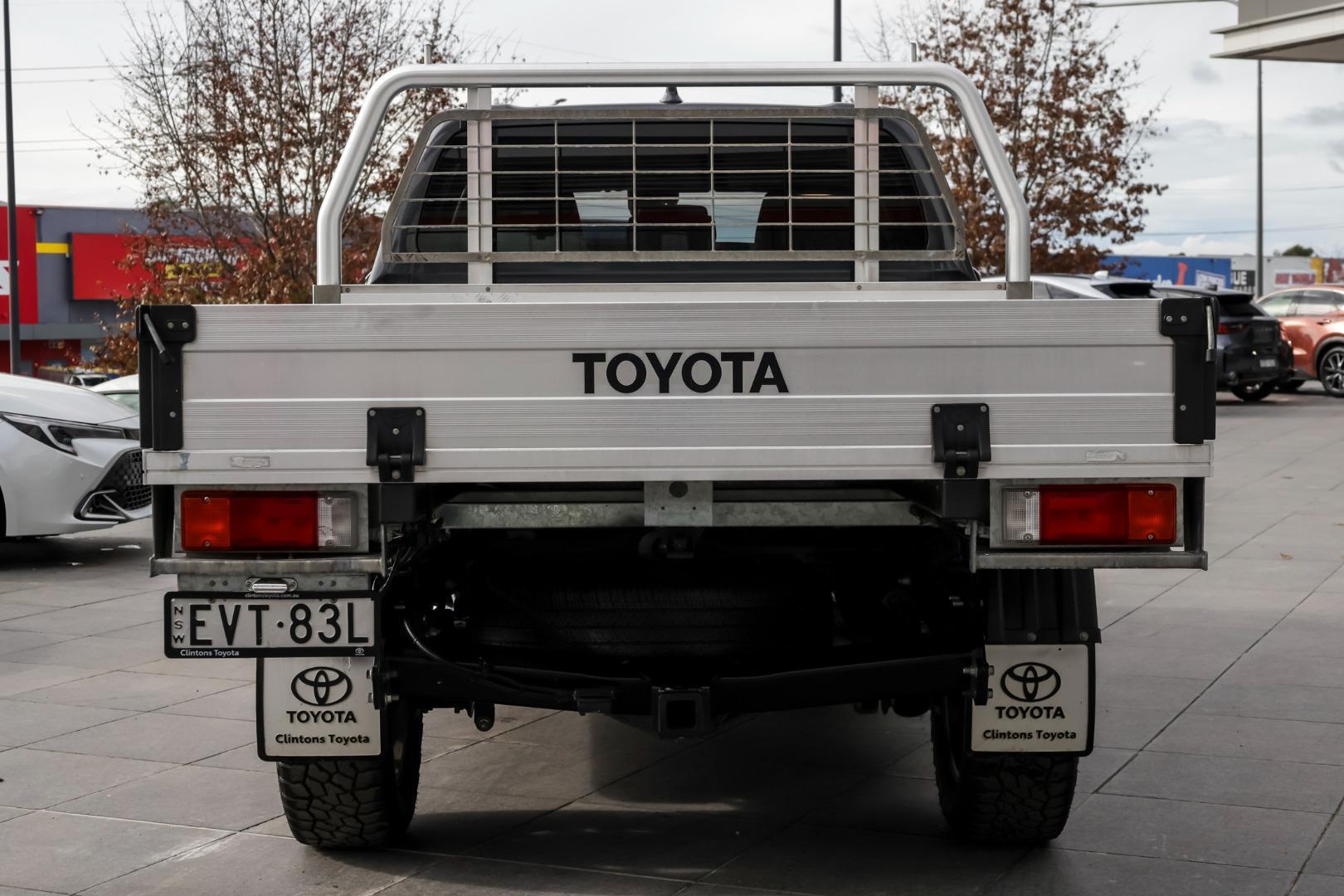 2022 Toyota Hilux SR5 in Silver