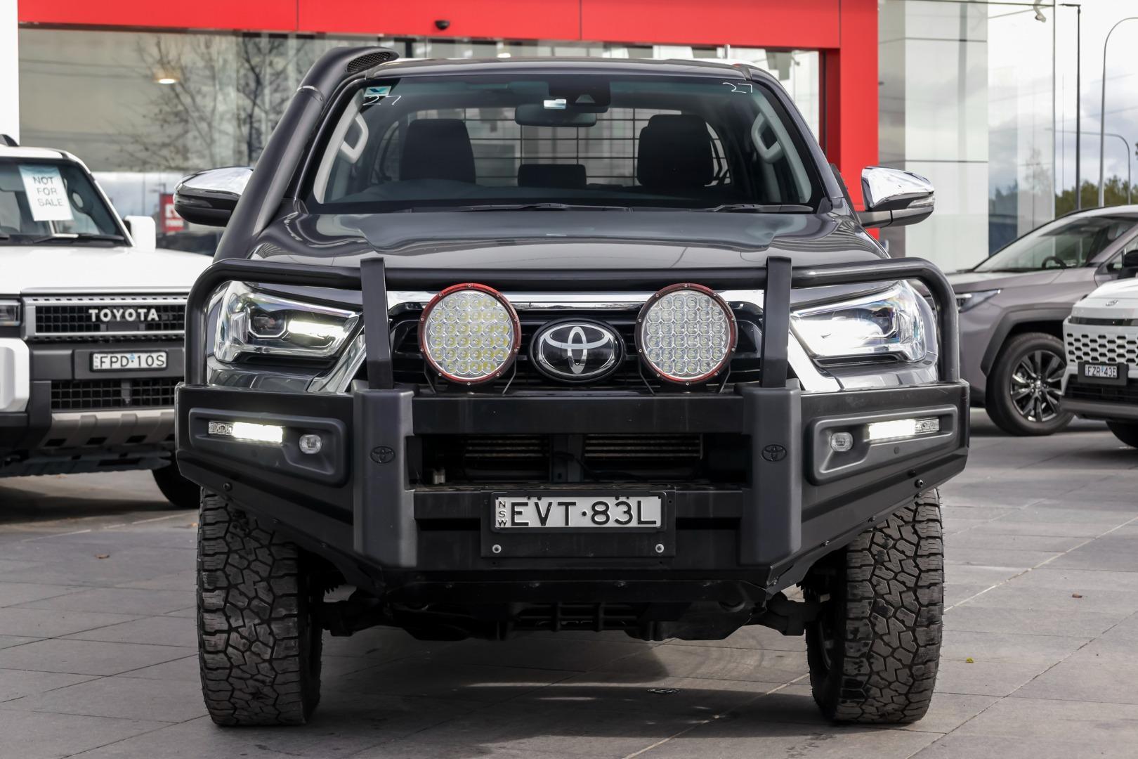 2022 Toyota Hilux SR5 in Silver