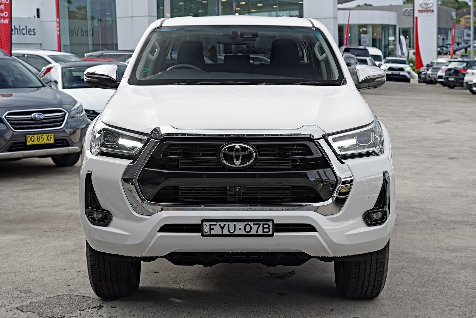 2023 Toyota Hilux SR5 in White