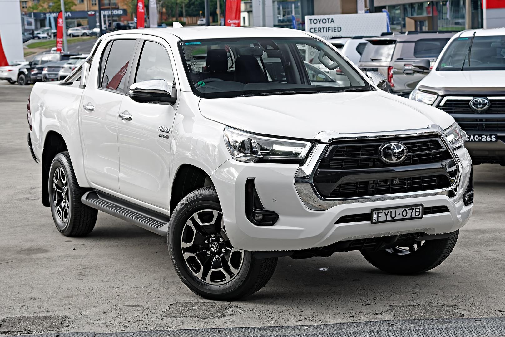 2023 Toyota Hilux SR5 in White