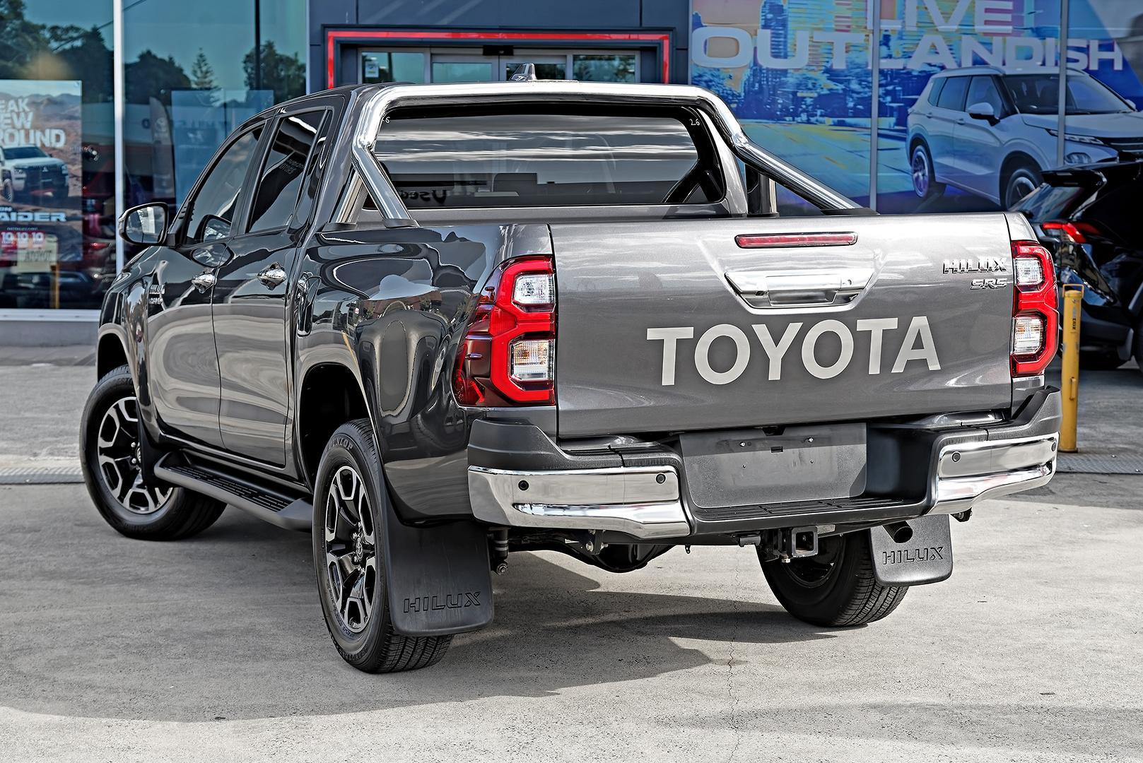 2022 Toyota Hilux SR5 in Silver