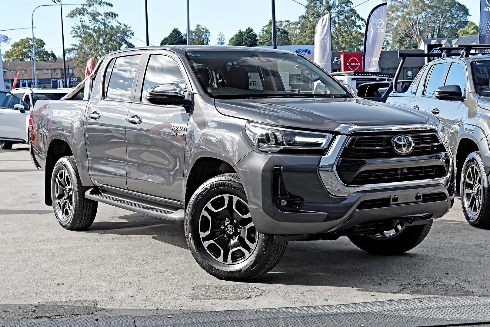 2022 Toyota Hilux SR5 in Silver