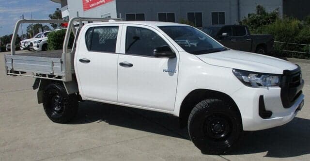 2023 Toyota Hilux SR5 in White