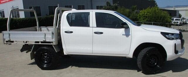 2023 Toyota Hilux SR5 in White