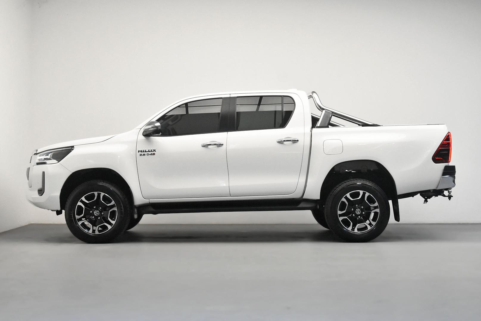 2023 Toyota Hilux SR5 in White