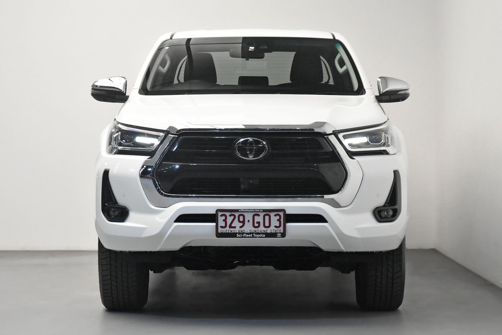 2023 Toyota Hilux SR5 in White