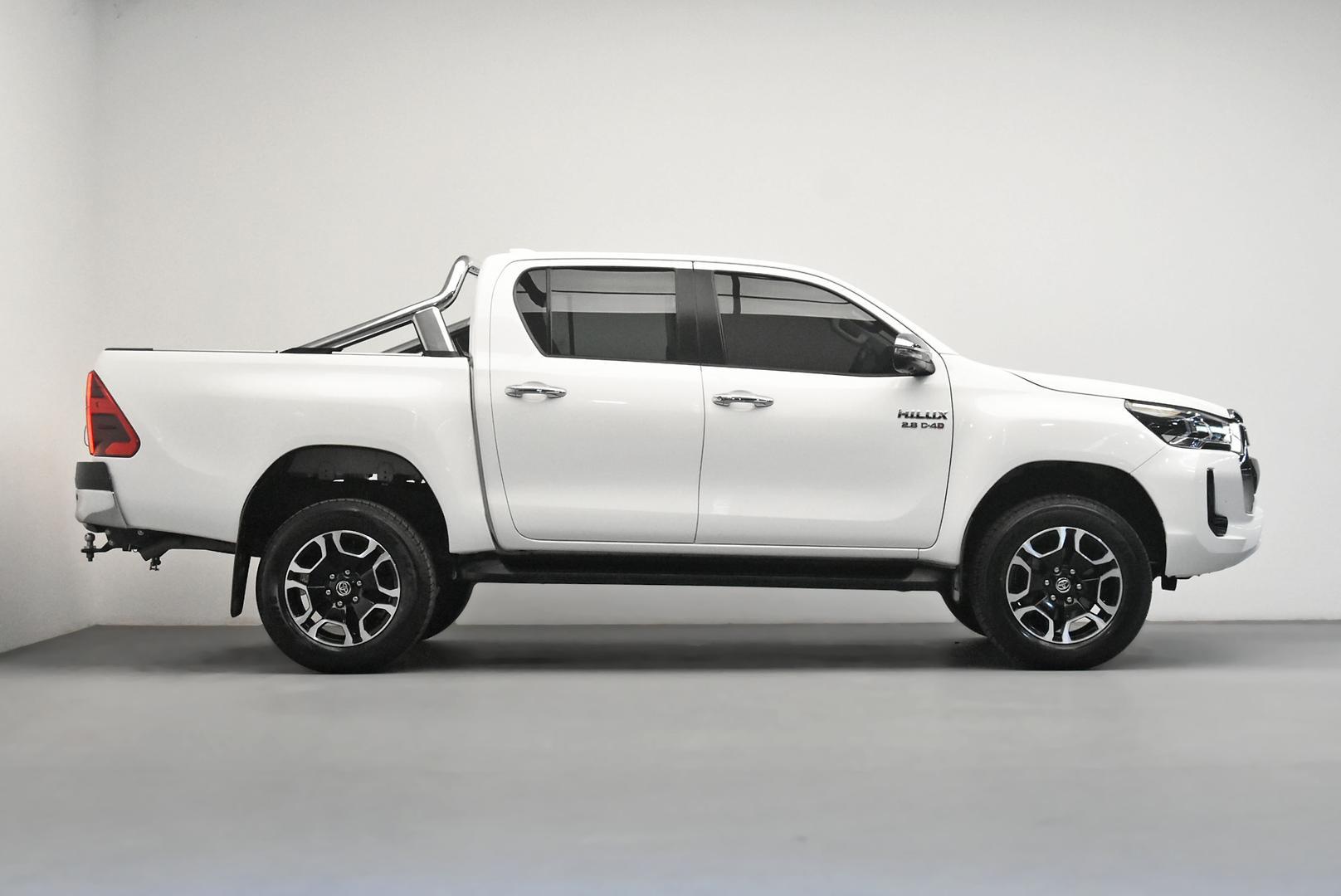 2023 Toyota Hilux SR5 in White