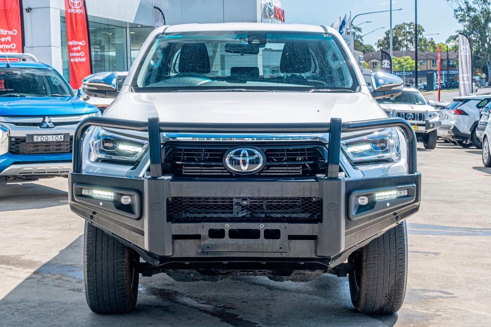 2023 Toyota Hilux SR5 in White