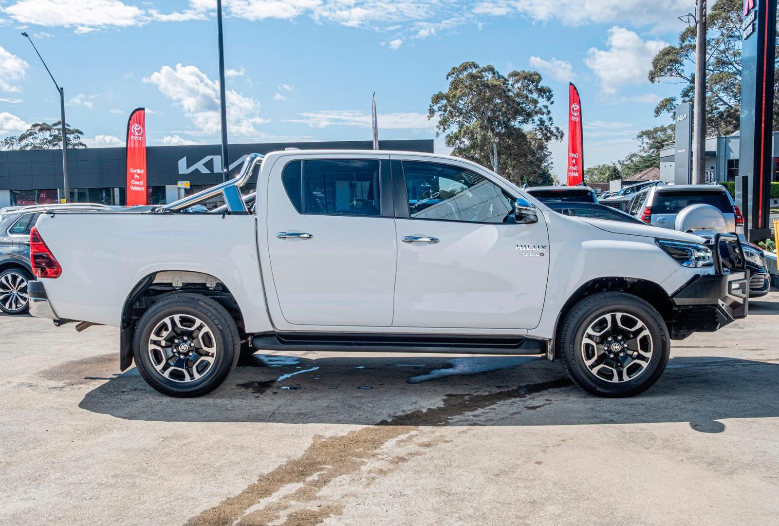 2023 Toyota Hilux SR5 in White