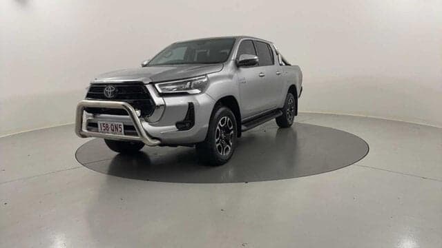 2023 Toyota Hilux SR5 in Silver