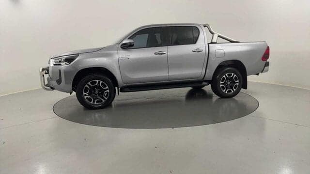 2023 Toyota Hilux SR5 in Silver