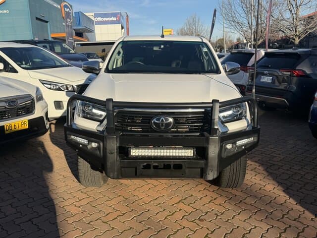 2020 Toyota Hilux SR5 in White