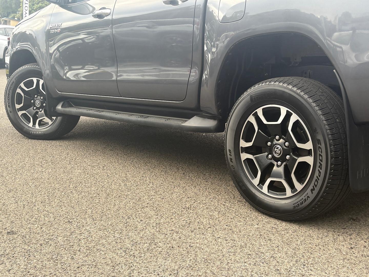 2022 Toyota Hilux SR5 in Silver