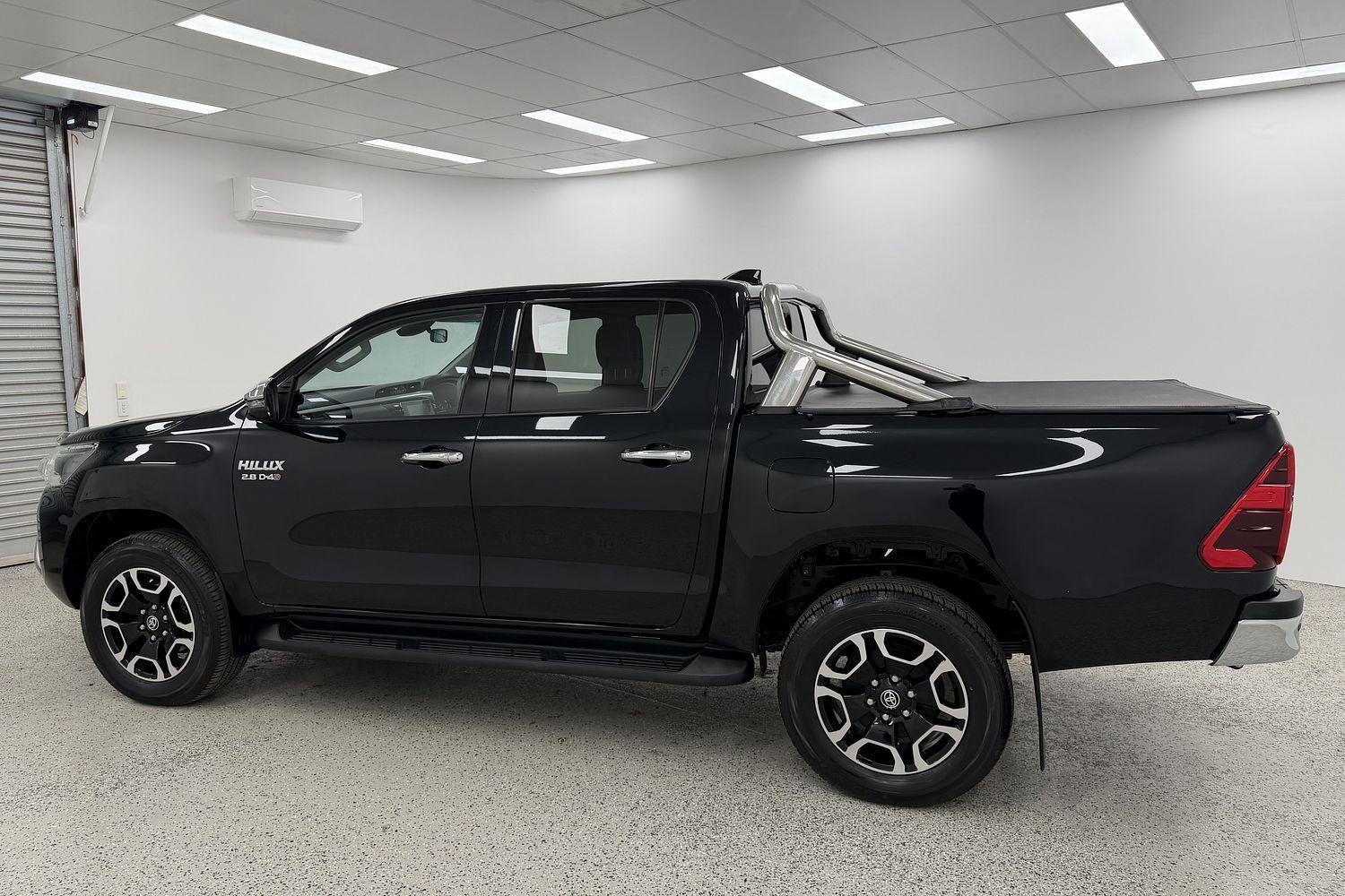 2022 Toyota Hilux SR5 in Black