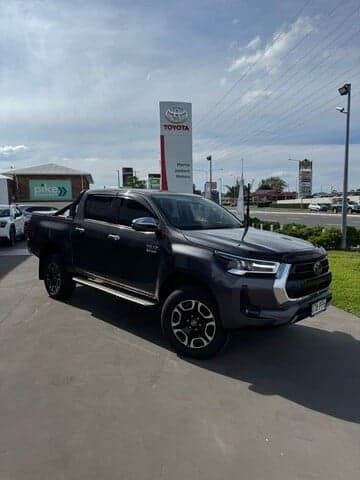 2023 Toyota Hilux SR5 in Silver