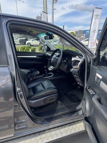 2023 Toyota Hilux SR5 in Silver