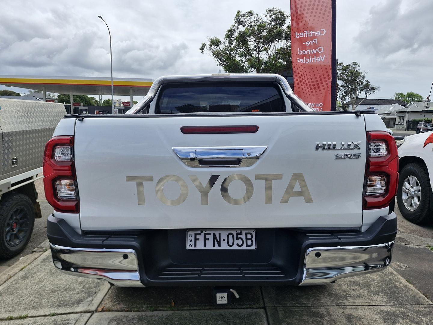 2023 Toyota Hilux SR5 in White