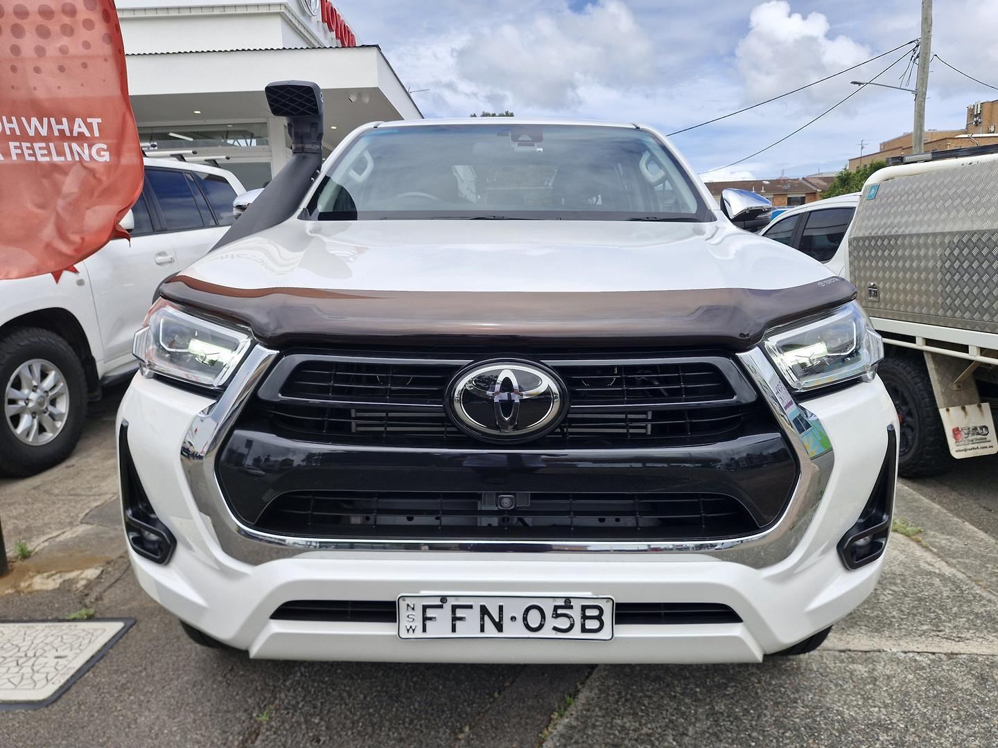 2023 Toyota Hilux SR5 in White
