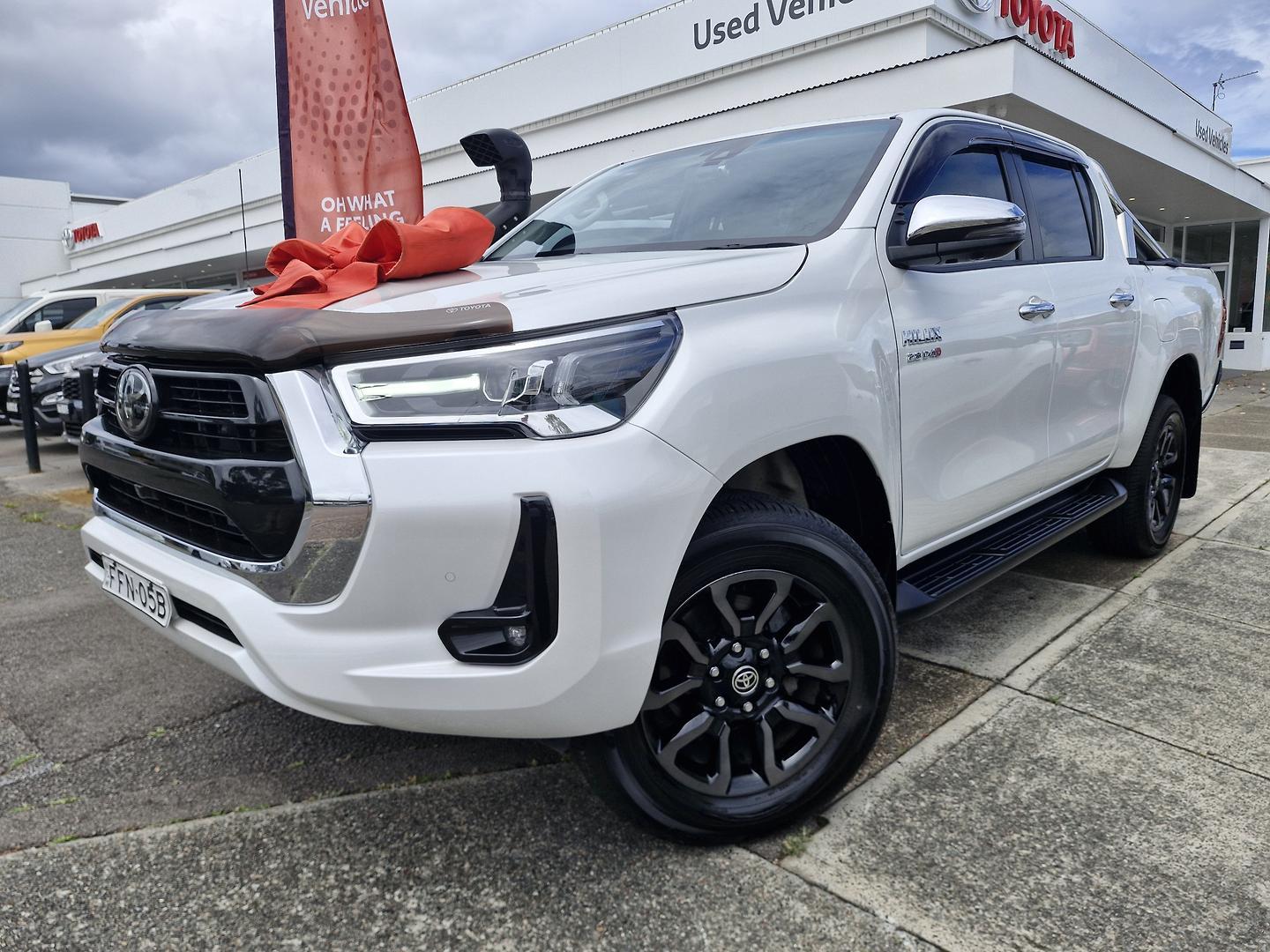 2023 Toyota Hilux SR5 in White