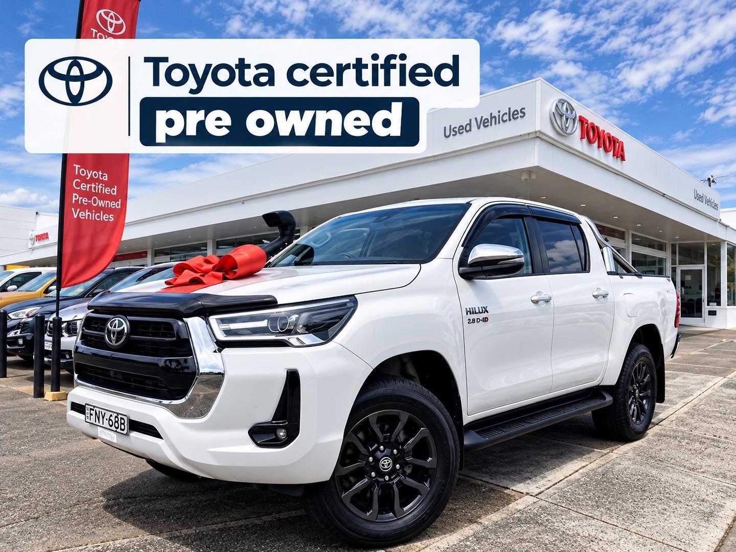 2023 Toyota Hilux SR5 in White