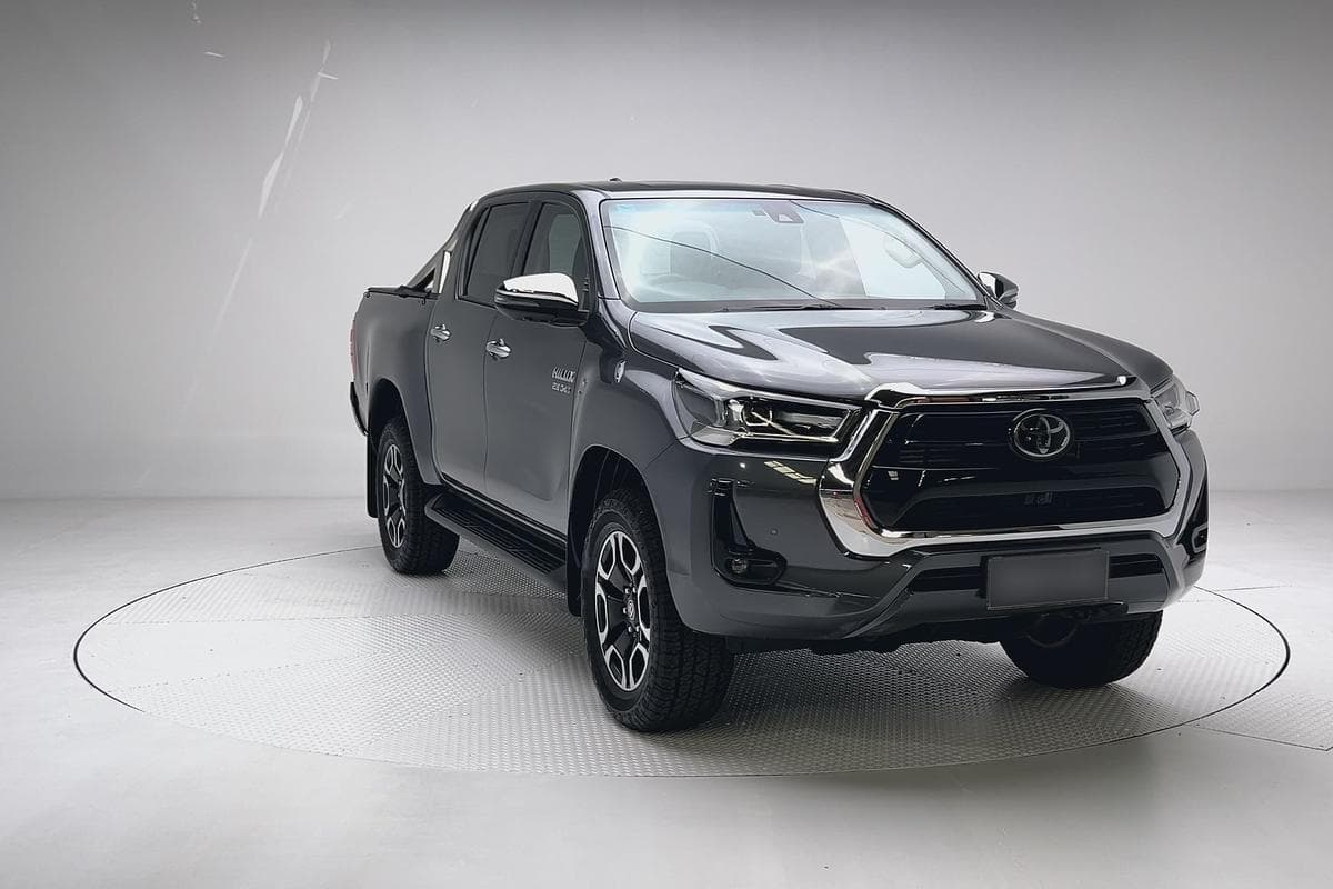2023 Toyota Hilux SR5 in Silver