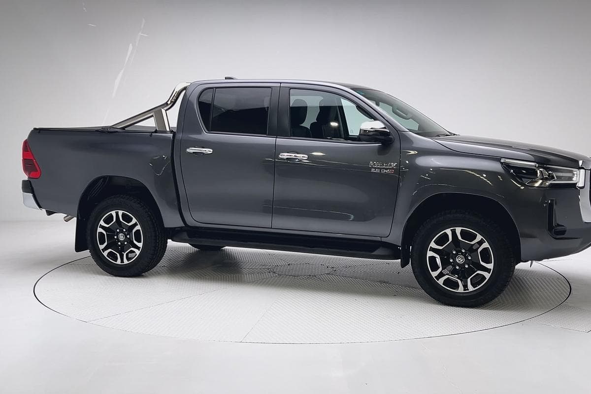 2023 Toyota Hilux SR5 in Silver