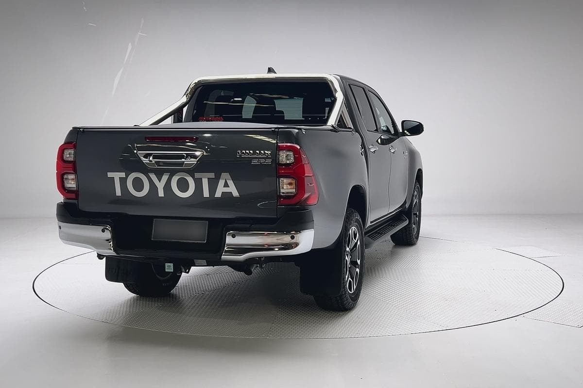 2023 Toyota Hilux SR5 in Silver