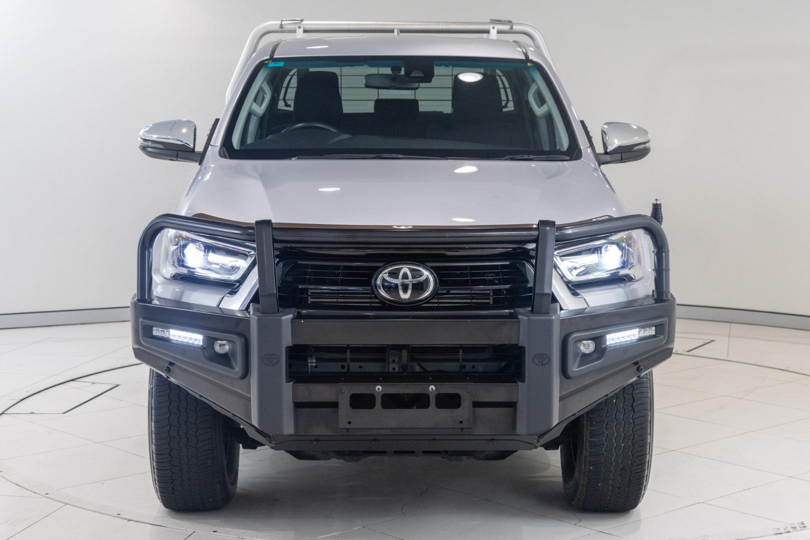 2023 Toyota Hilux SR5 in Silver