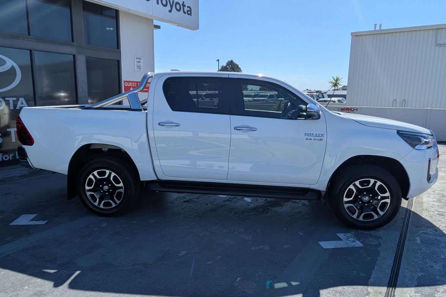2023 Toyota Hilux SR5 in White