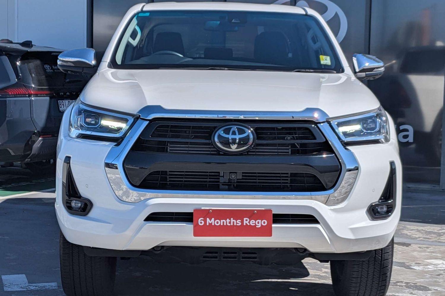 2023 Toyota Hilux SR5 in White