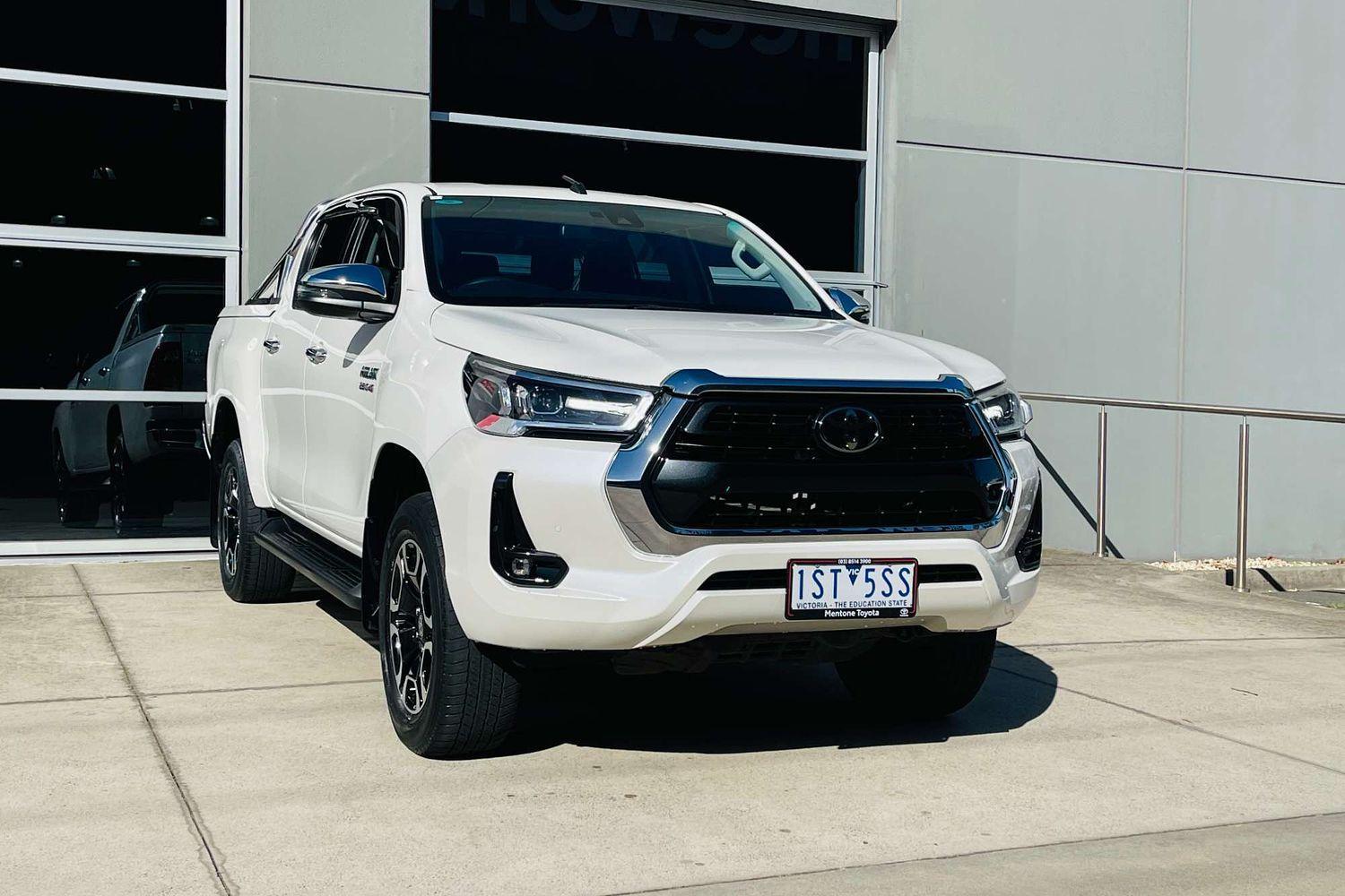 2020 Toyota Hilux SR5 in White