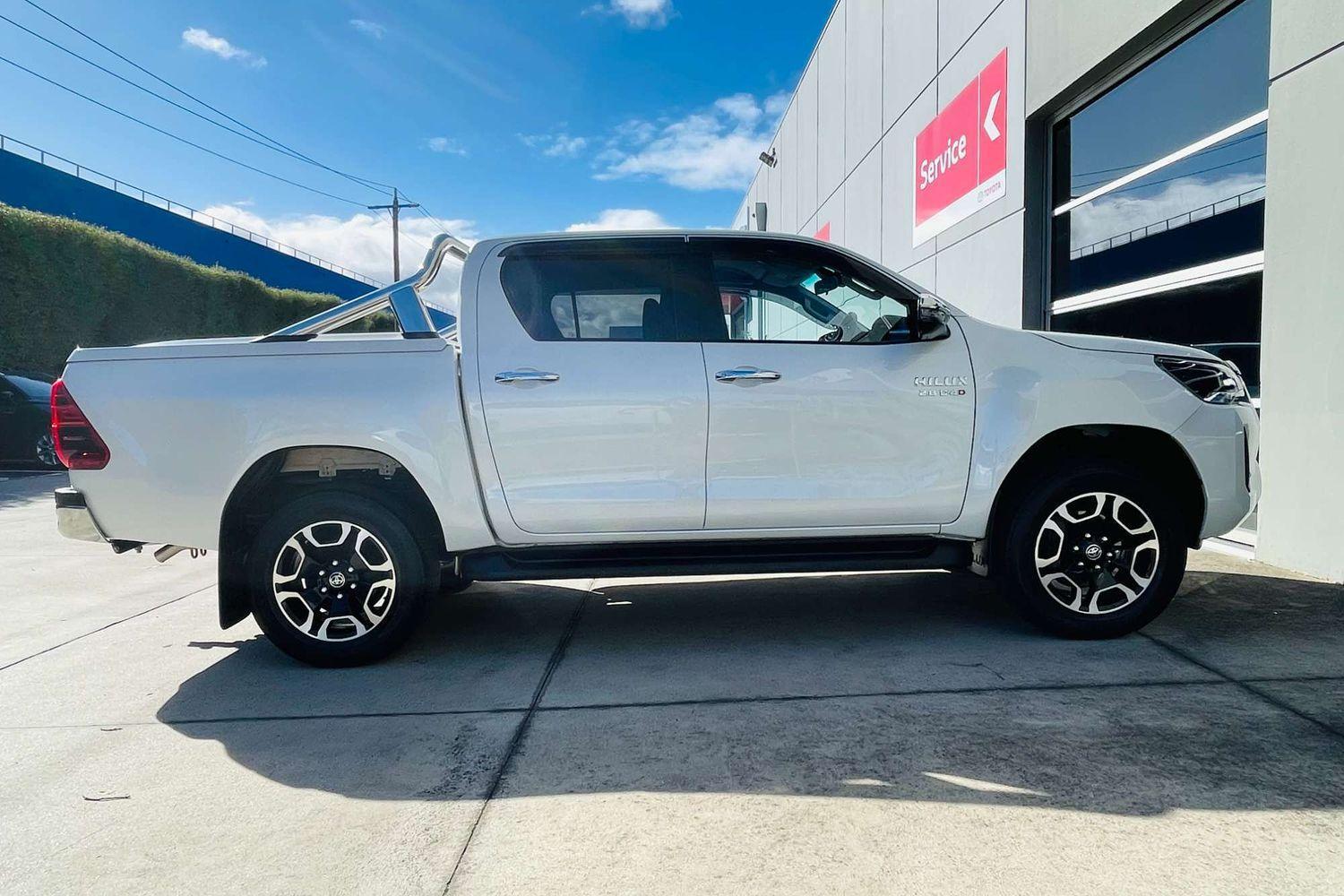 2020 Toyota Hilux SR5 in White