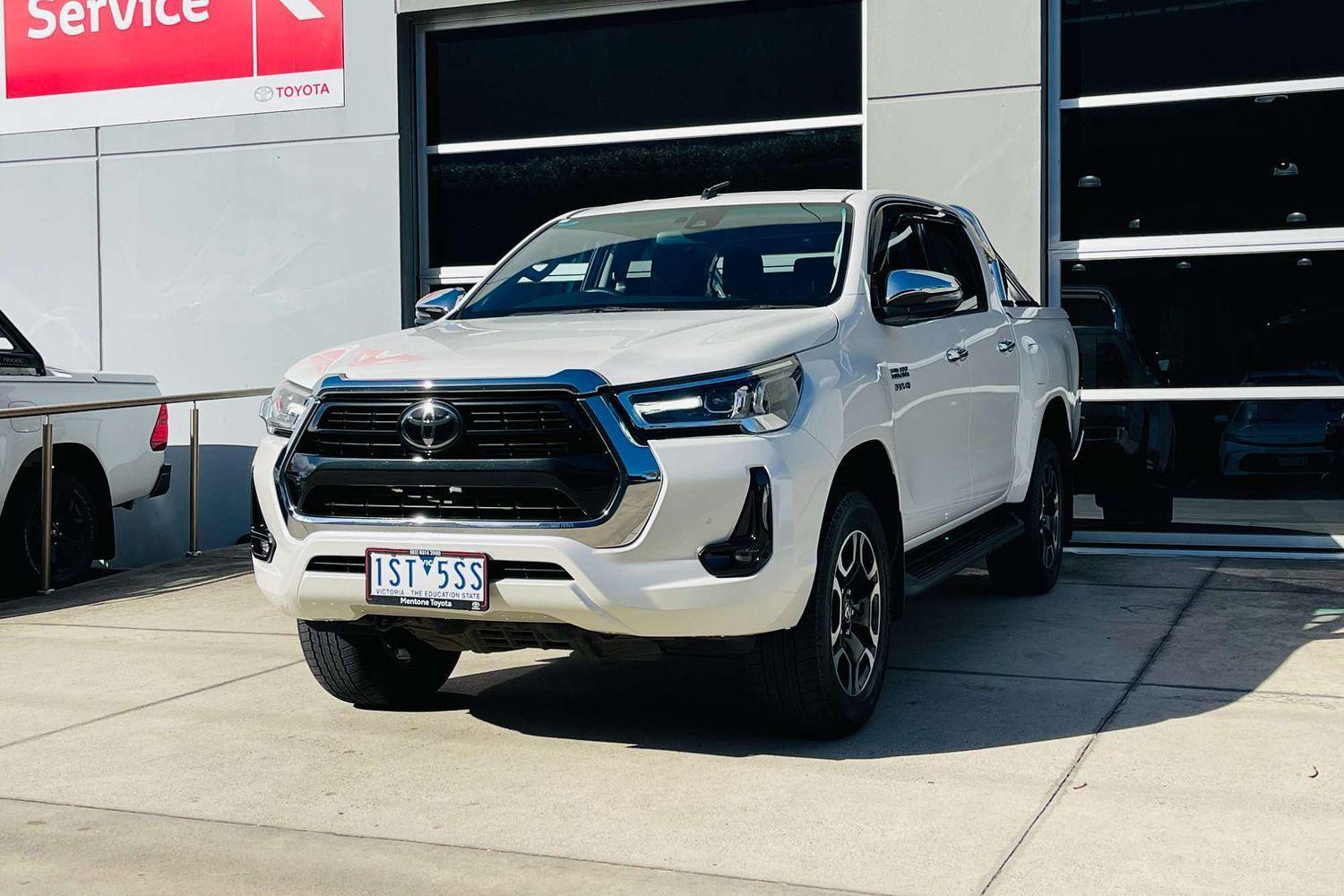 2020 Toyota Hilux SR5 in White