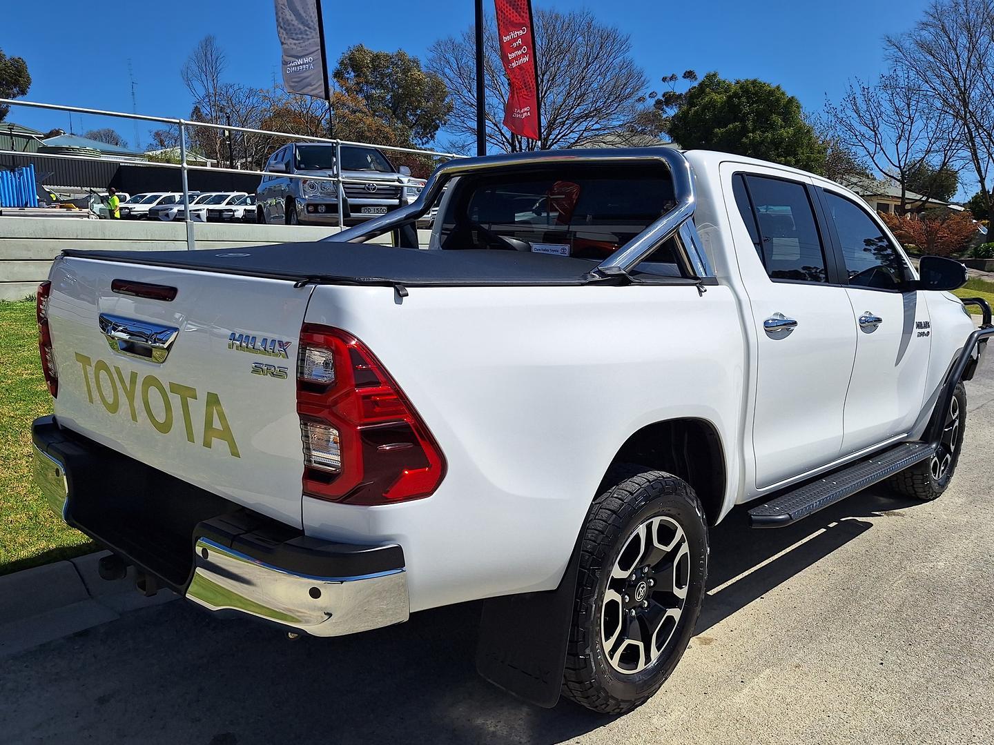 2021 Toyota Hilux SR5 in White