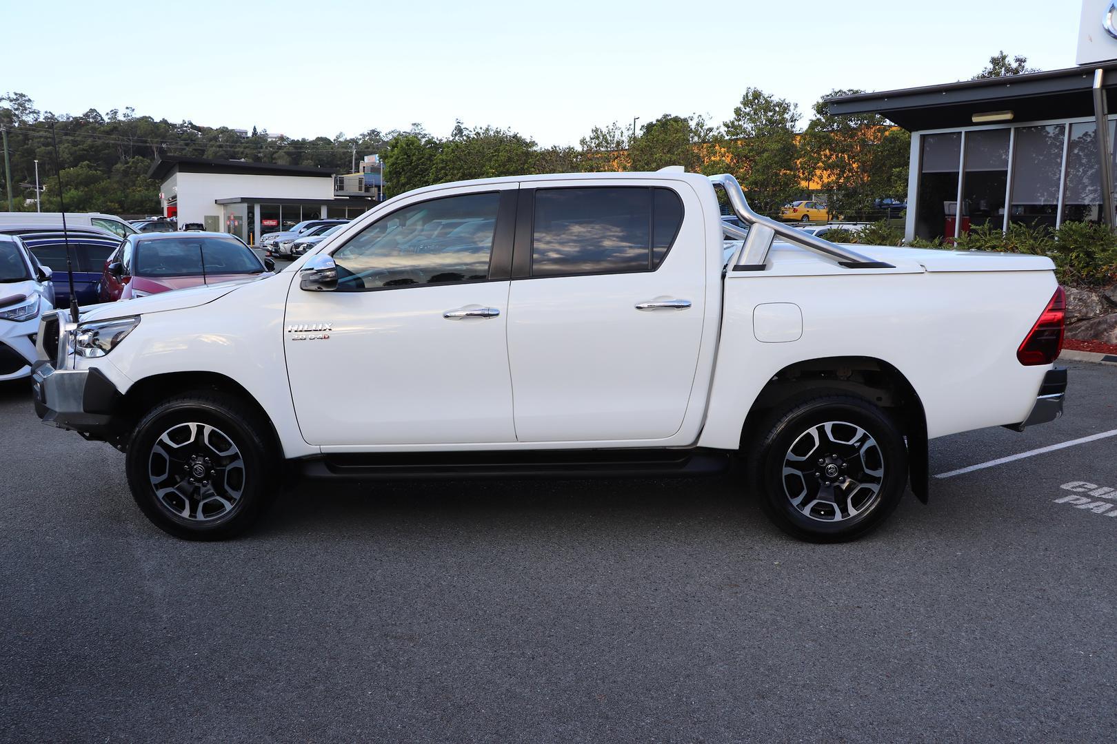 2022 Toyota Hilux SR5 in White