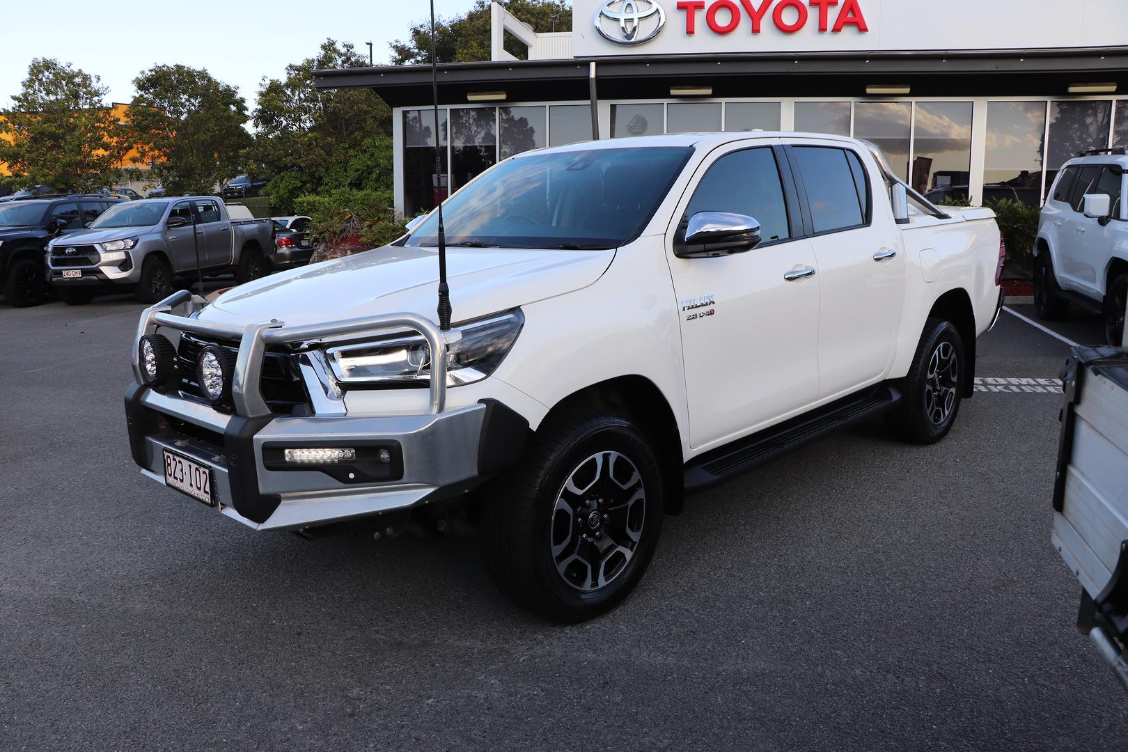 2022 Toyota Hilux SR5 in White
