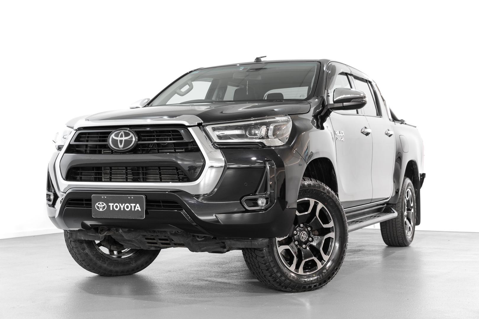 2020 Toyota Hilux SR5 in Black