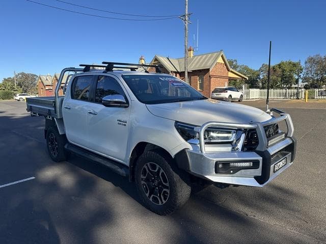 2021 Toyota Hilux SR5 in White