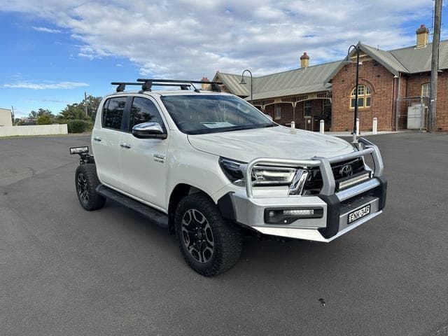 2021 Toyota Hilux SR5 in White